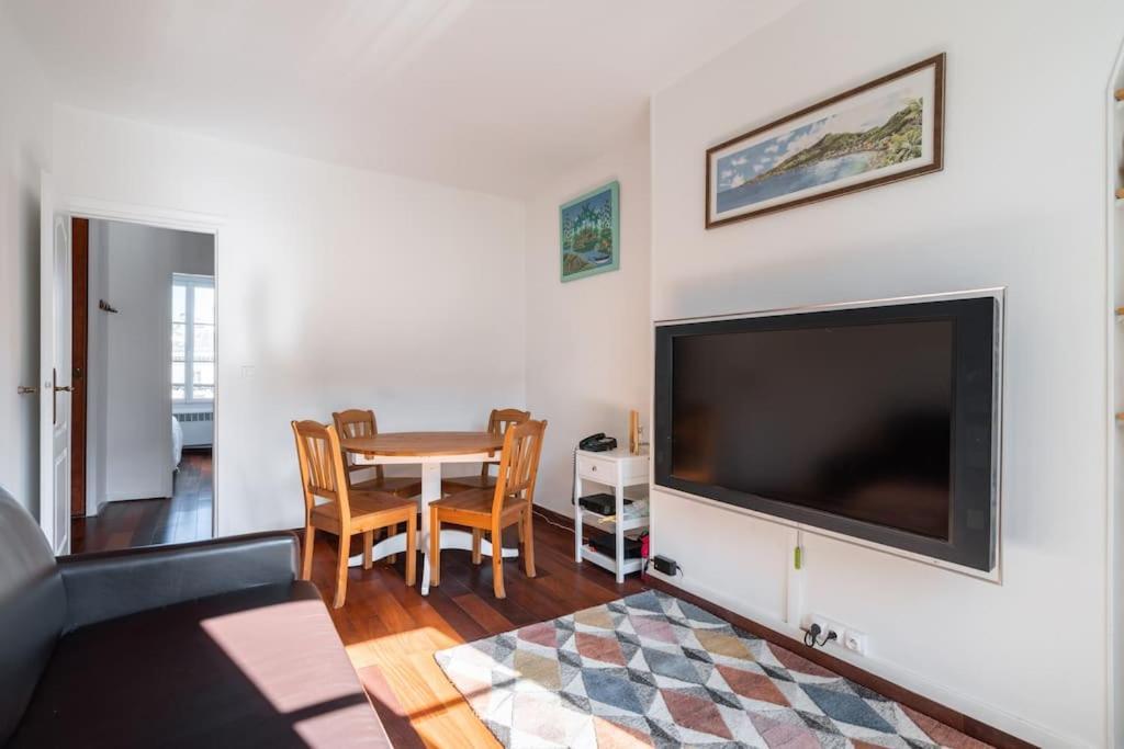 A Cosy 1-bdr In Montparnasse